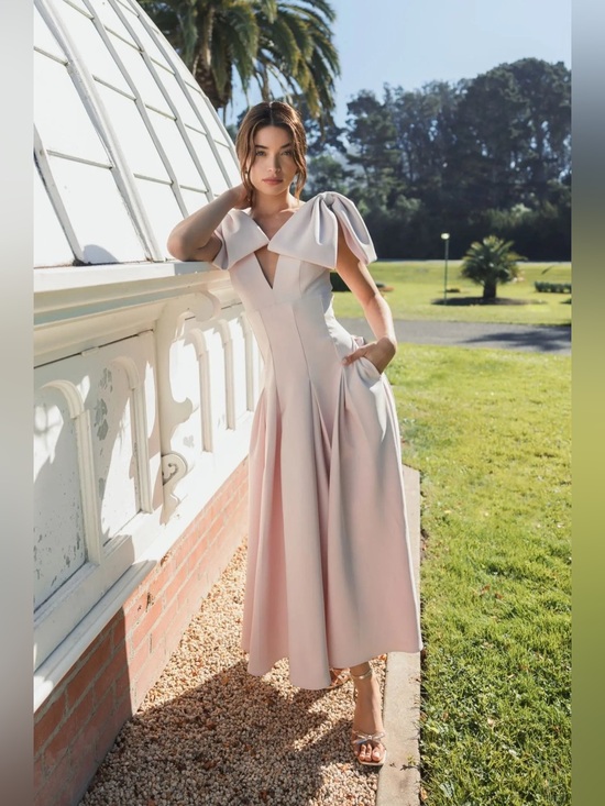 Mac Duggal Dresses & Skirts - MAC DUGGAL
Pink Crepe A Line Midi Dress With Bow Straps Size 12